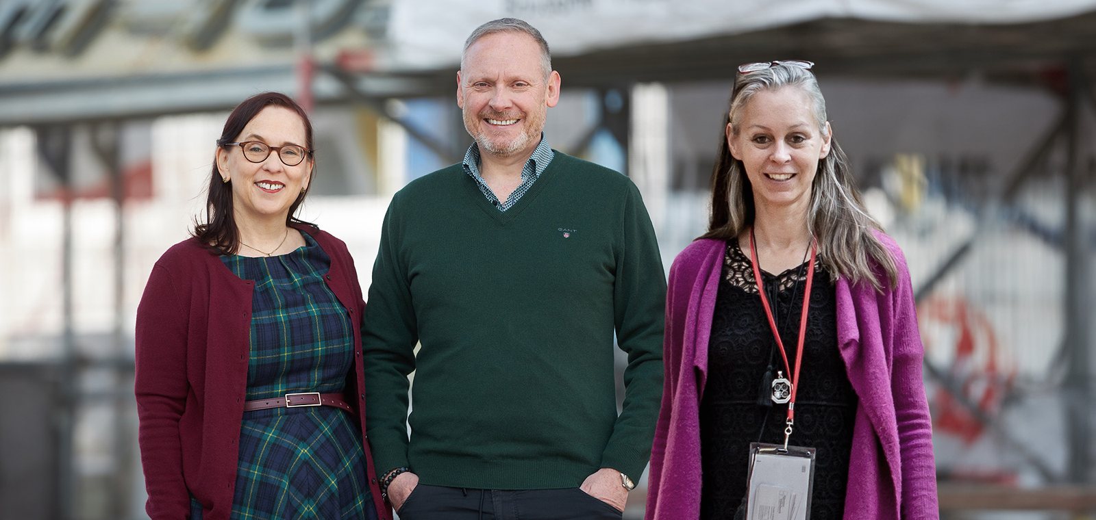 Margit Wellenreuther, Thomas Issler und Claudia Schimkowski stehen l&auml;chelnd nebeneinander